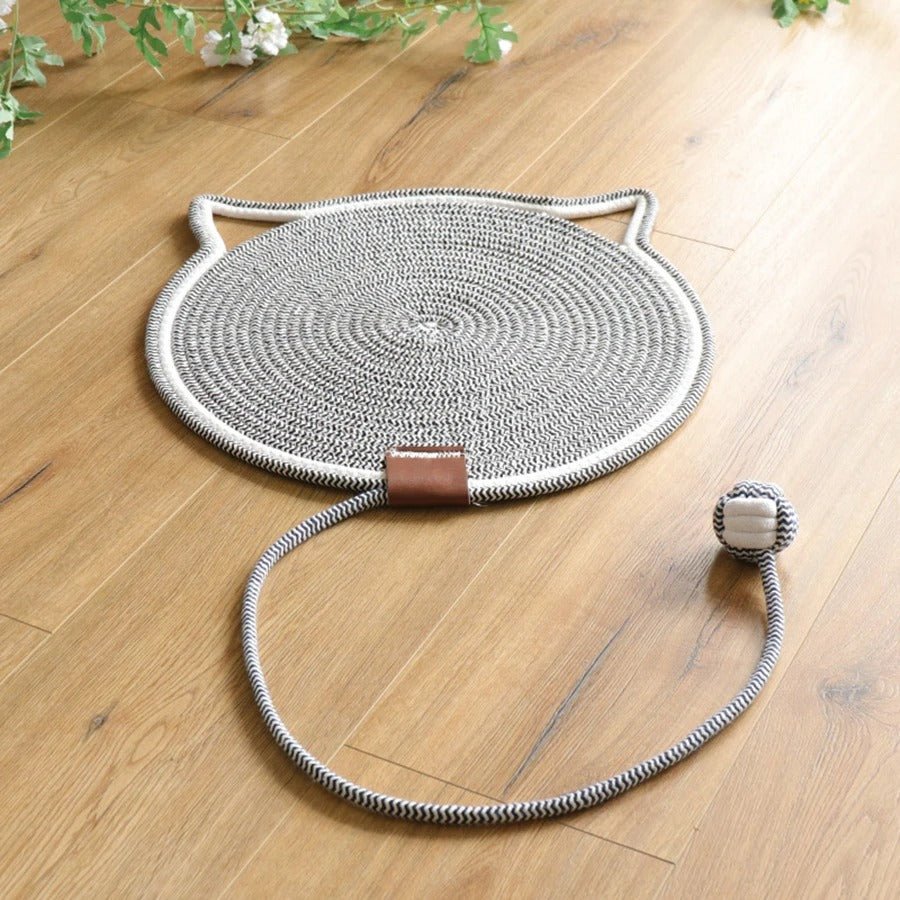 Gray scratch mat with rope ball