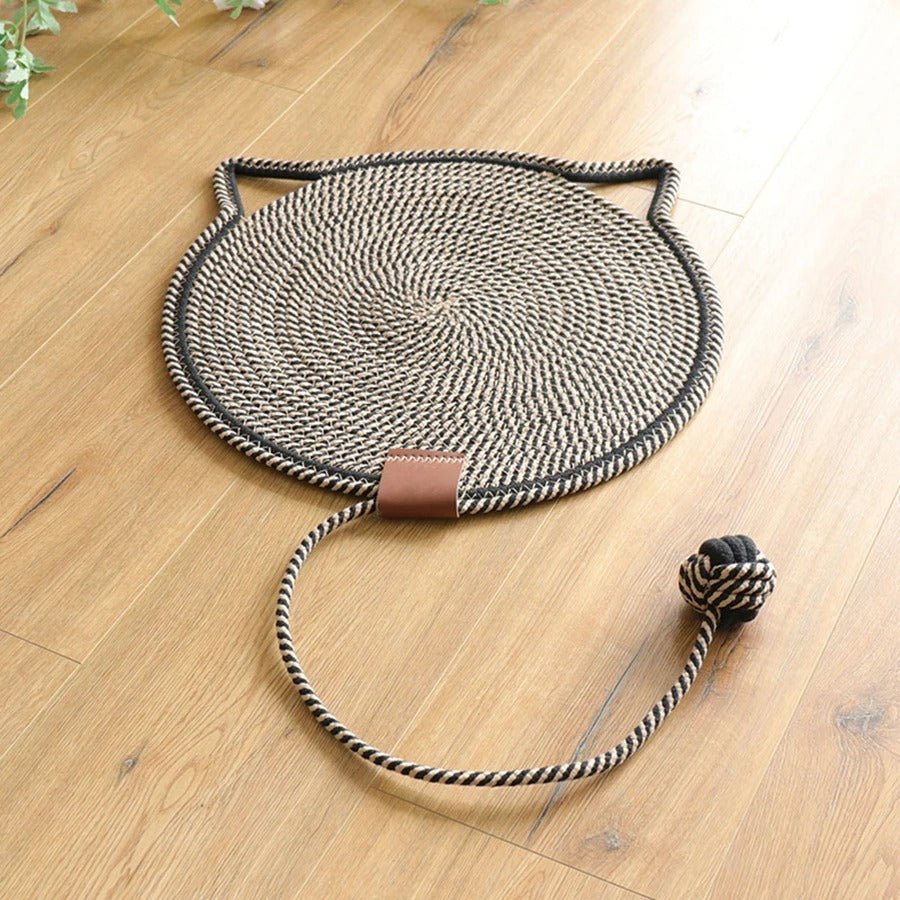 Black scratch mat with rope ball
